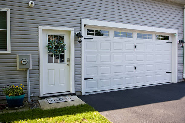 24/7 Emergency Garage Door Panel Replacement experts in Braidwood, IL